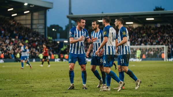 Mastering High-Stress Game Talk: Essential Communication Strategies for Football Captains to Excel in Crucial Matches