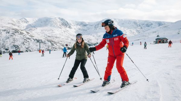 Mastering the Mountains: Cutting-Edge Methods for UK Instructors to Elevate Novice Skiers' Skills